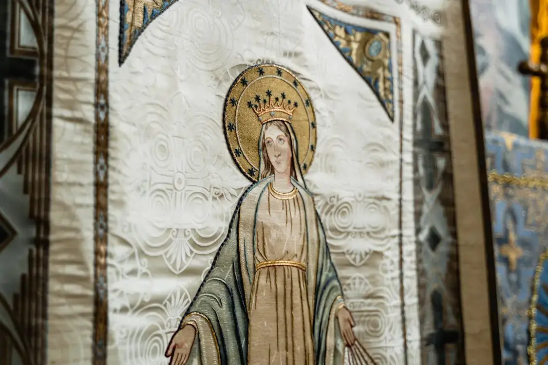 Cultuar Divindade vs Ser de uma Religião: Entenda as Diferenças na Prática Espiritual